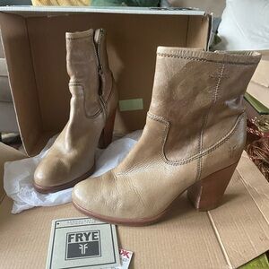 Frye Boots. Patty Artisan Zip -sz 7.5.